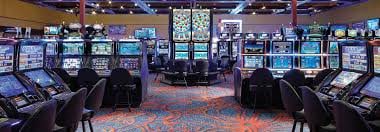 Live casino dealer table with baccarat and roulette on apk 18